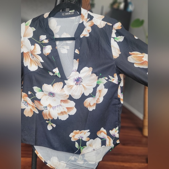 Shein flower shirt - Picture 6 of 8